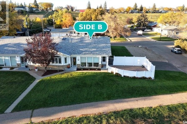 3pc Ensuite bath - B 558 8th Avenue Ne, Swift Current, SK S9H2R1 Photo 2