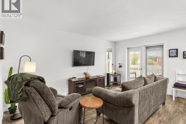 Kitchen - B-82 Wilson Drive, Whitehorse, YT Y1A0C9 Photo 4