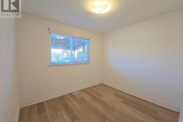 Den - B-basement - 26 Ironwood Road, Toronto, ON M9M2A5 Photo 4