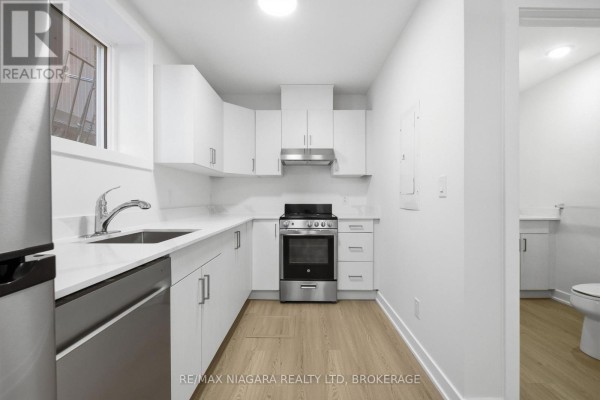 Kitchen - B01 - 140 Church Street, St  Catharines, ON L2R3E4 Photo 3