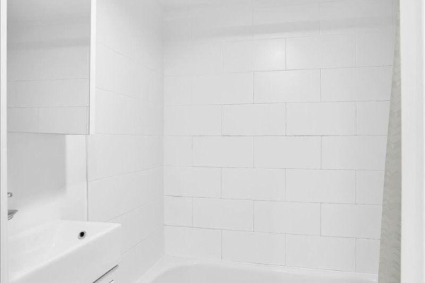 B03 - 15 Thorburn Avenue, Toronto, ON M6K1C4 Photo 4