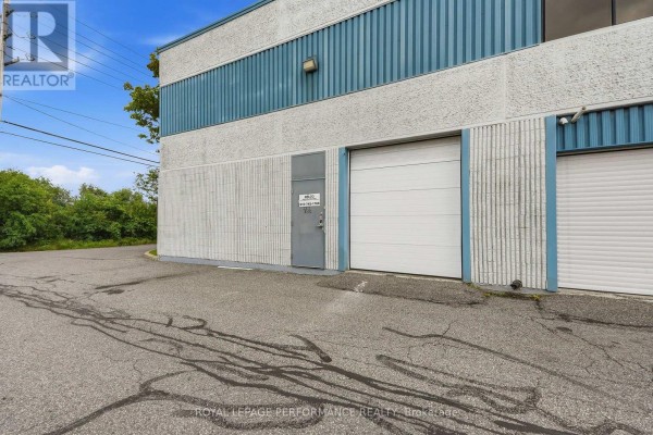 B1-b2 - 2212 Gladwin Crescent, Ottawa, ON K1B5N1 Photo 4