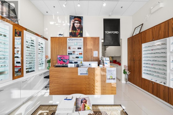 B10 - 9610 Yonge Street, Richmond Hill, ON L4C1V6 Photo 4
