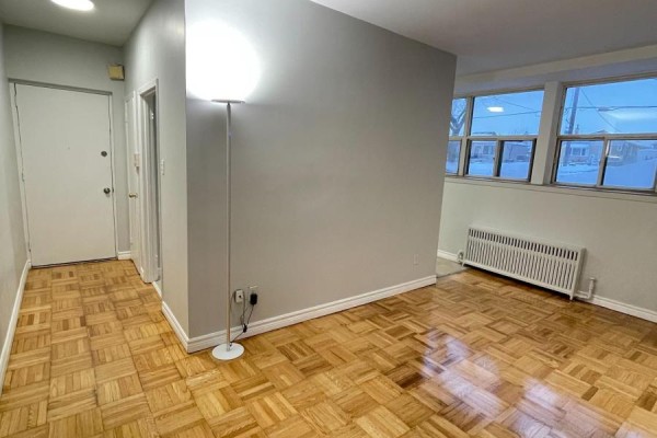 B12 - 33 Flamborough Drive, Toronto, ON M6M2R5 Photo 5