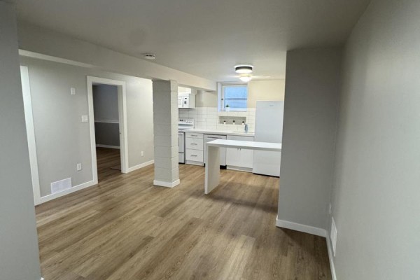 Kitchen - B2 - 35 Lilywood Road, Toronto, ON M6B1V6 Photo 2