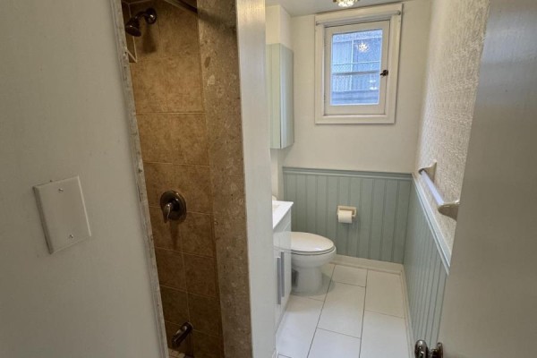 Bathroom - B2 - 35 Lilywood Road, Toronto, ON M6B1V6 Photo 5