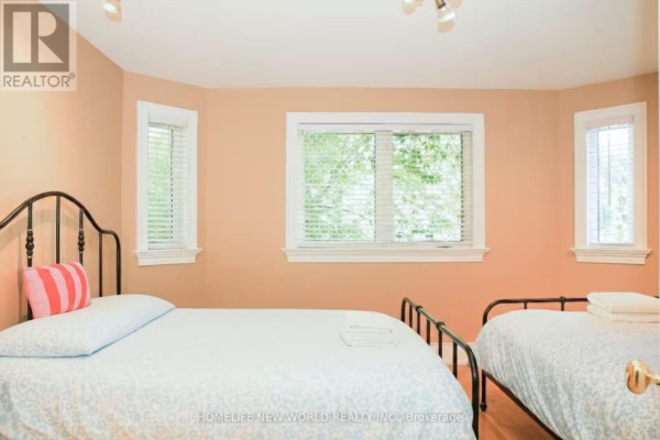 B24240 Thorah Park Boulevard, Brock, ON, photo 2