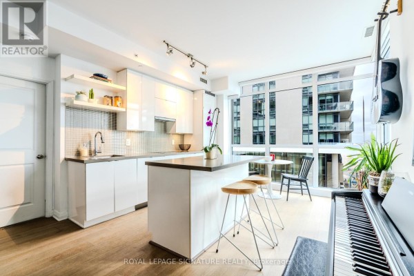 B415 - 60 Annie Craig Drive, Toronto, ON, photo 2