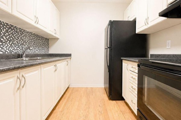 B7 - 179 Edgehill Drive, Barrie, ON L4N1L9 Photo 5