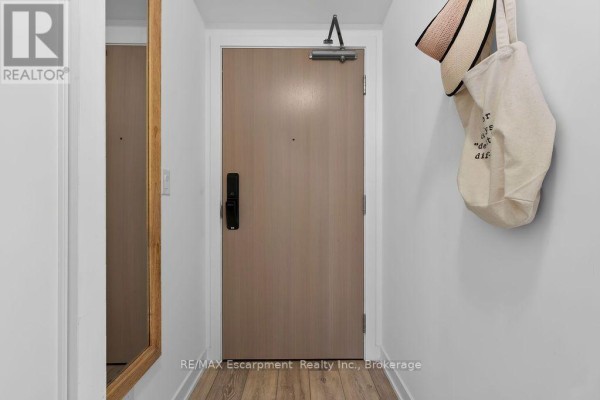 Primary Bedroom - B717 - 3200 Dakota Common, Burlington, ON L7M2A7 Photo 4