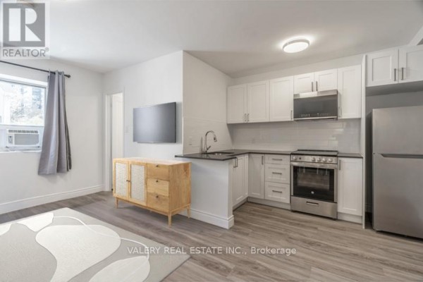 Living room - B8 - 608 Church Street, Toronto, ON M4Y2E7 Photo 2
