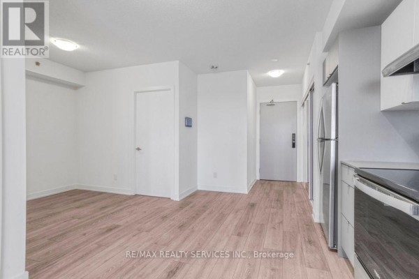 Kitchen - B906 - 3200 Dakota Common, Burlington, ON L7M2A7 Photo 3