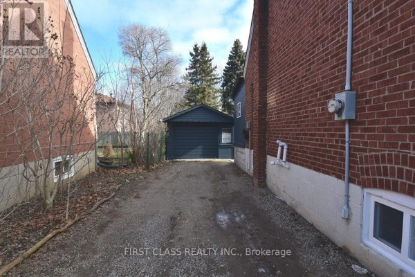 Kitchen - Back - 319 Senlac Road, Toronto, ON M2R1R2 Photo 2