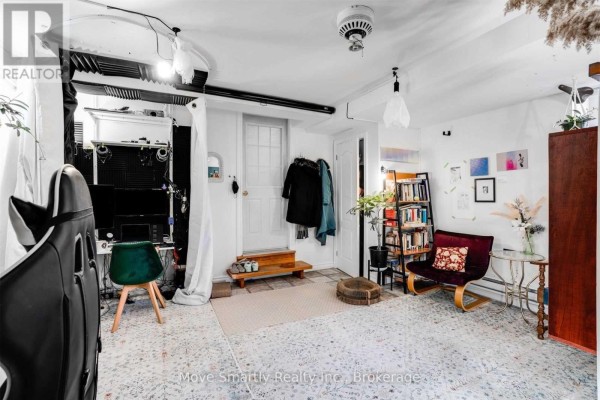 Kitchen - Basement - 11b Wanda Road, Toronto, ON M6P1C4 Photo 3