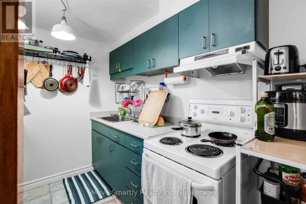 Bedroom - Basement - 11b Wanda Road, Toronto, ON M6P1C4 Photo 4