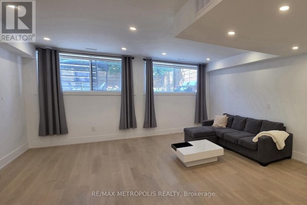 Living room - Basement - 1218a Islington Avenue, Toronto, ON M8Z4T1 Photo 3