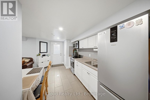 Basement - 1226 Lansdowne Avenue, Toronto, ON M6H3Z8 Photo 4