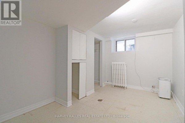 Kitchen - Basement - 156 Gillard Avenue, Toronto, ON M4J4N6 Photo 3