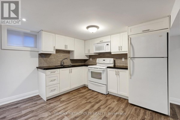 Kitchen - Basement - 268 Penn Avenue, Newmarket, ON L3Y2S6 Photo 4
