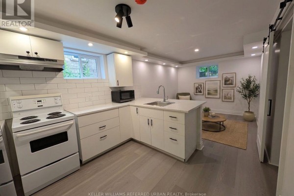 Kitchen - Basement - 2979 Lawrence Avenue E, Toronto, ON M1P2V6 Photo 2