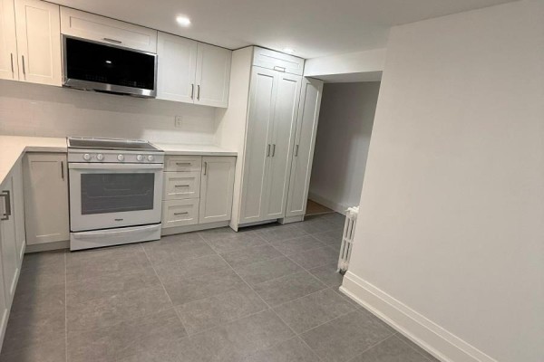 Kitchen - Basement - 380 Clinton Street, Toronto, ON M6G2Z2 Photo 3