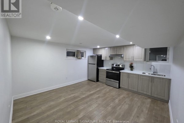 Kitchen - Basement - 4264 Brandon Gate, Mississauga, ON L4T3K4 Photo 2