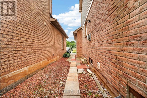 Basement - 5896 Chorley Place, Mississauga, ON L5M5L7 Photo 4