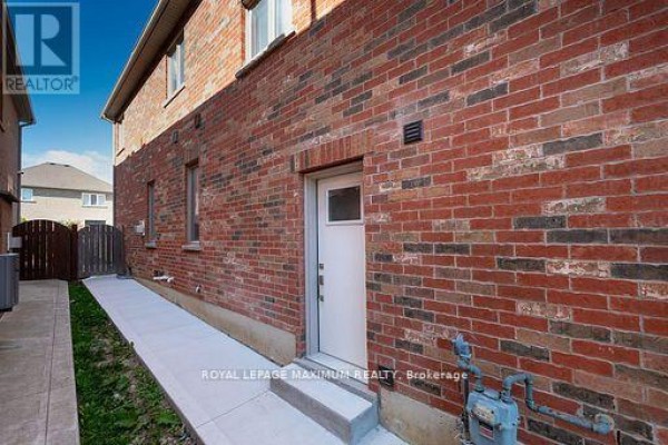 Bedroom - Basement - 8 Tustin Road, Brampton, ON L6P3H6 Photo 4