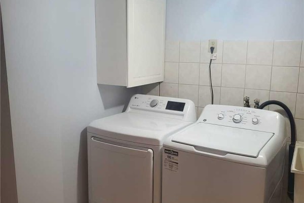 Bathroom - Basement - 859 Drysdale Drive, Mississauga, ON L5V1X5 Photo 5