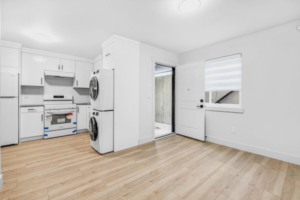 Basement 160xx 9a Avenue, Surrey, BC V4A4W5 Photo 3