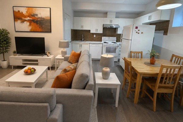 Basement 16487 103 Avenue, Surrey, BC V4N1Y8 Photo 4