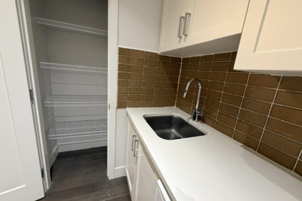 Basement 16487 103 Avenue, Surrey, BC V4N1Y8 Photo 5