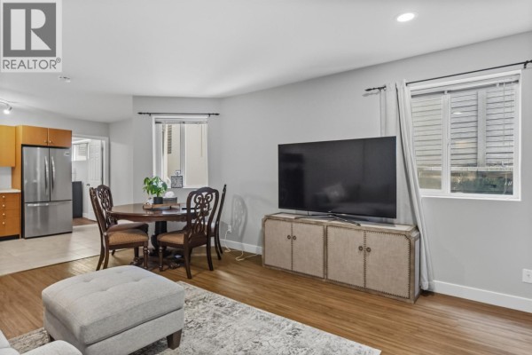 Basement 4225 Evergreen Avenue, West Vancouver, BC, photo 2