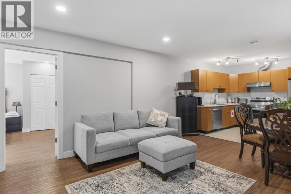 Basement 4225 Evergreen Avenue, West Vancouver, BC, photo 3