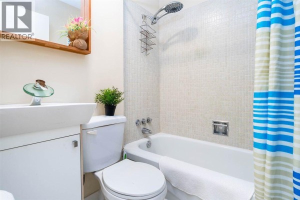 Basement-4290 Salish Drive, Vancouver, BC V6N3M6 Photo 5