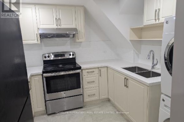 Bathroom - Basement Apartment - 26 Glenmore Crescent, Brampton, ON L6S1H8 Photo 5