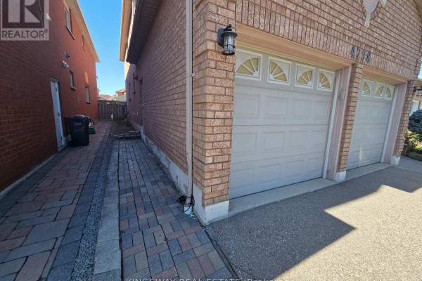 Living room - Basement Apt - 4798 Crystal Rose Drive, Mississauga, ON L5V1G9 Photo 2