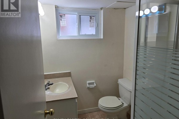 Basement Bachelor - 6 Arrowstook Road, Toronto, ON M2K1J9 Photo 4