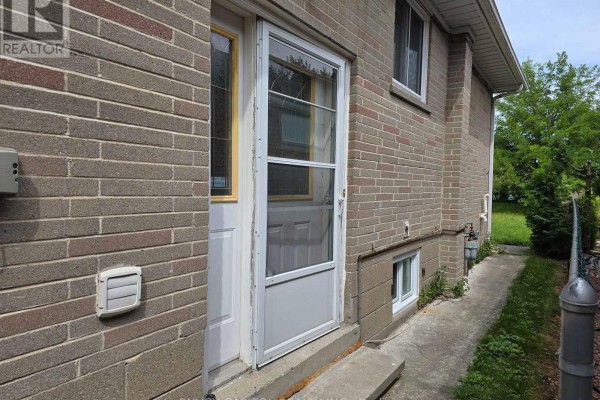 Basement Bachelor - 6 Arrowstook Road, Toronto, ON M2K1J9 Photo 5