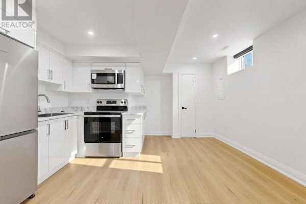 Kitchen - Basement Room 1 - 2205 Victoria Park Avenue, Toronto, ON M1R1V8 Photo 4