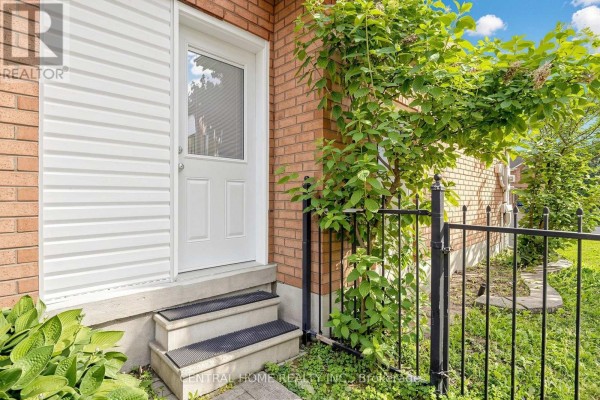 Basement Unit 2 - 307 Alex Doner Drive, Newmarket, ON L3X1G5 Photo 5