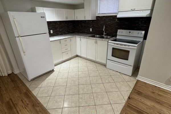 Basement-b - 301 Peregrine Way, Milton, ON L9T7N6 Photo 5