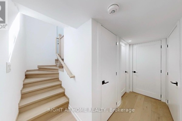 Basement/studio - 118 Clifton Avenue, Toronto, ON, photo 2