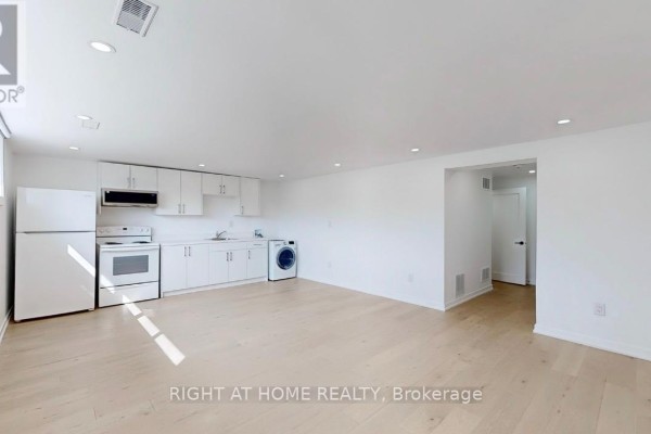 Basement/studio - 118 Clifton Avenue, Toronto, ON, photo 3