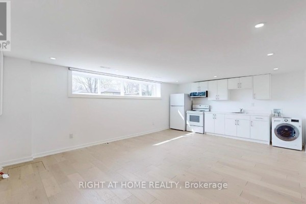 Basement/studio - 118 Clifton Avenue, Toronto, ON M3H4L3 Photo 4