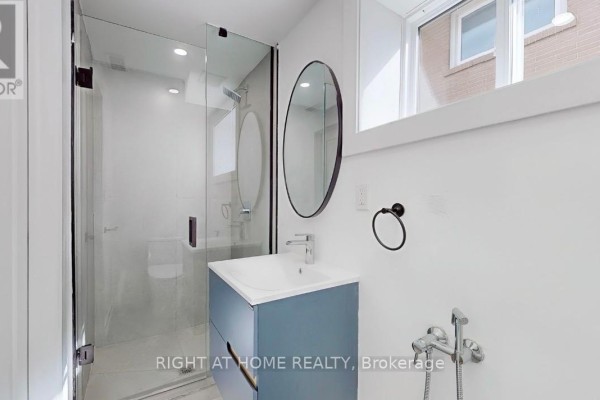 Basement/studio - 118 Clifton Avenue, Toronto, ON M3H4L3 Photo 5