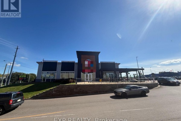 B&c - 1108 Pembroke Street E, Laurentian Valley, ON K8A7R5 Photo 4