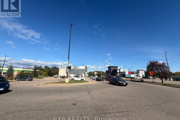 B&c - 1108 Pembroke Street E, Laurentian Valley, ON K8A7R5 Photo 5