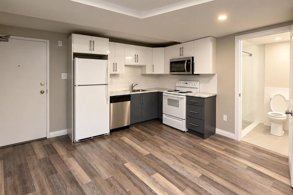 Boo2 - 2200 Sherobee Road, Mississauga, ON L5A3Y3 Photo 5