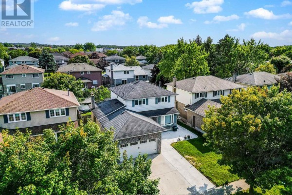 Aerial view of a suburban neighbourhood with detached houses and mature trees. - Bsmnt - 201 Biscayne Boulevard, Georgina